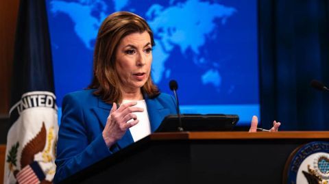 ����� ����