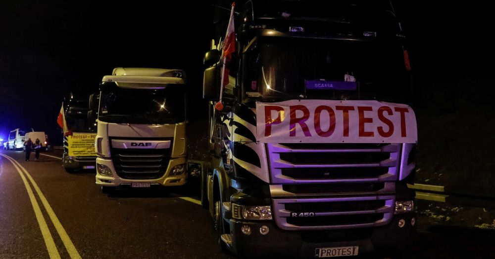 Мэр Львова потребовал от Польши прекратить "позорную блокаду" границы