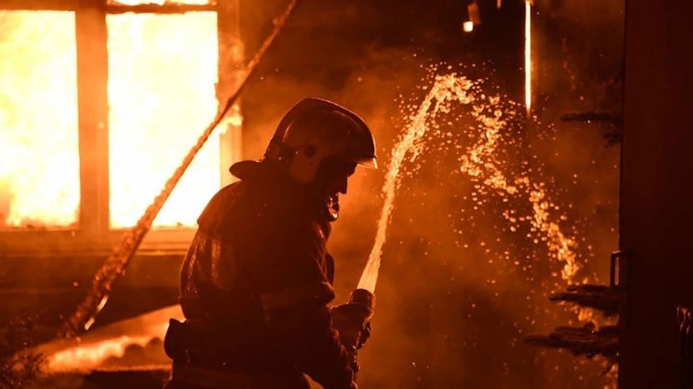 От взрывов во Львове загорелся объект критической инфраструктуры