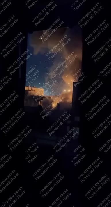 Один из ночных ударов по целям во Львове