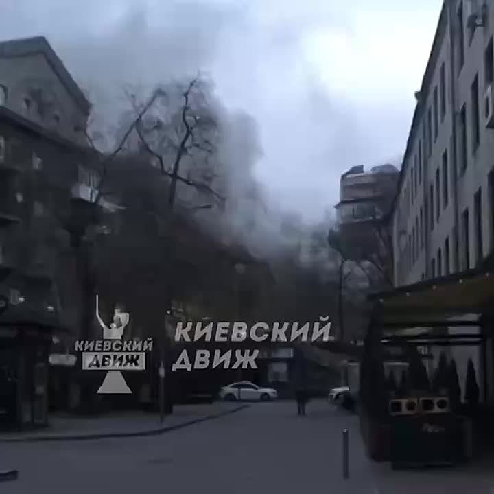 В центре Киева загорелась электроподстанция