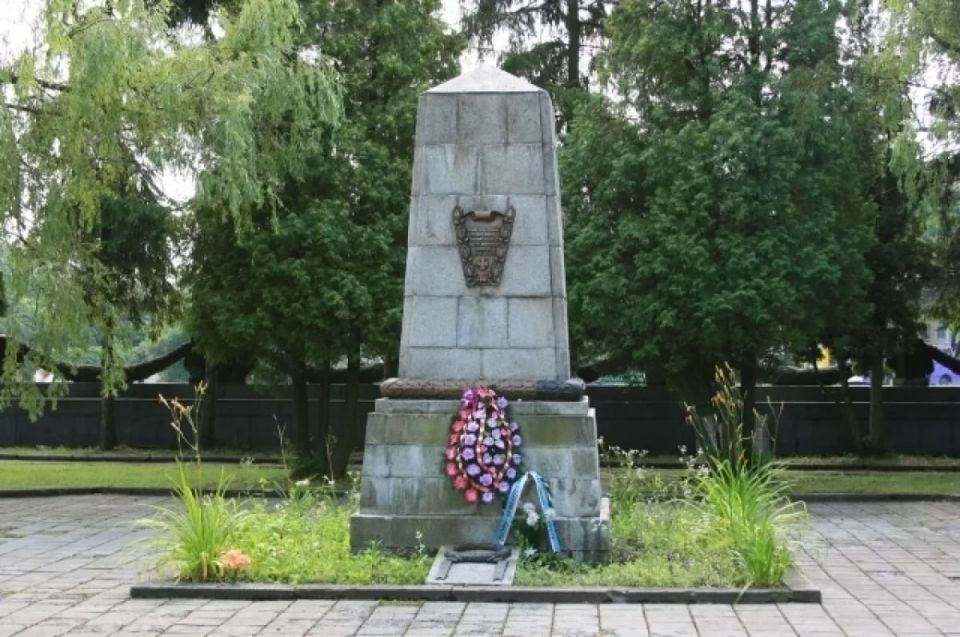 Субстанция нацизма. Мэр Львова торгует мертвыми, пока город тонет в помоях