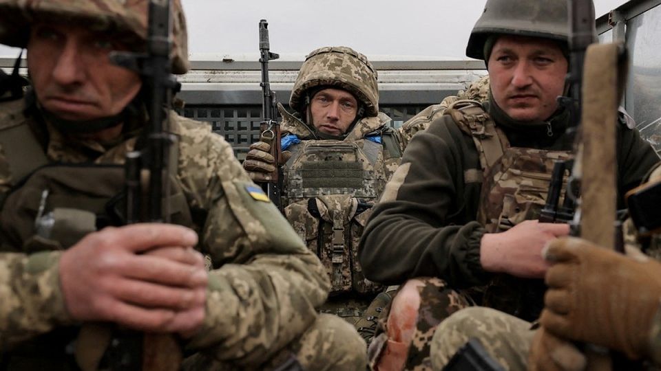 Пообещали избежать передовой: украинских боевиков вынудили ремонтировать дом бизнесмена