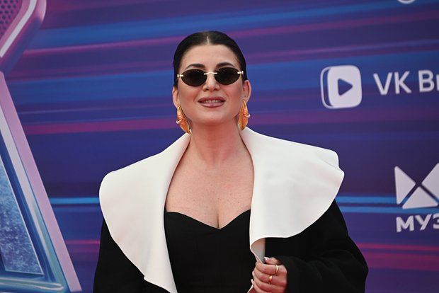 Жасмин призналась, что расстояние и плотный график укрепили ее отношения с мужем