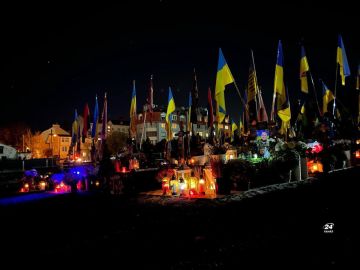 Львов. Подсветка кладбища на Хэллоуин