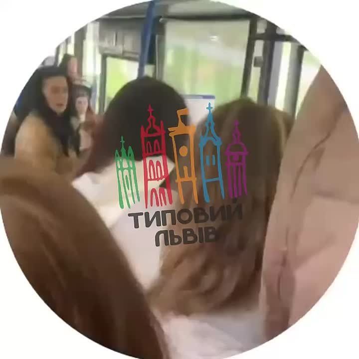 Армен Гаспарян: В хохлозории привычно.. Во Львове девушка не встала во время минуты молчания, после чего на неё напал мужчина с криком: