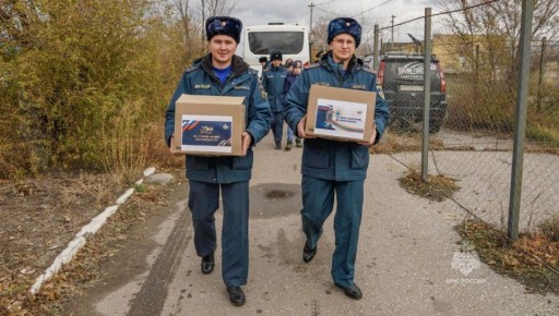 Сотрудники МЧС России оказали волонтерскую помощь волгоградскому приюту для животных