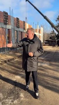 А нет, будет: "Свиная рулька в испанских печах во Львове"