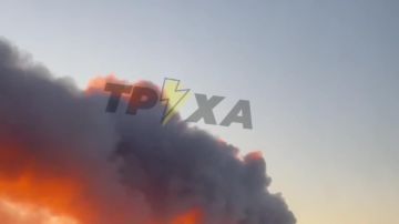 Шлейф дыма расползается по Львову