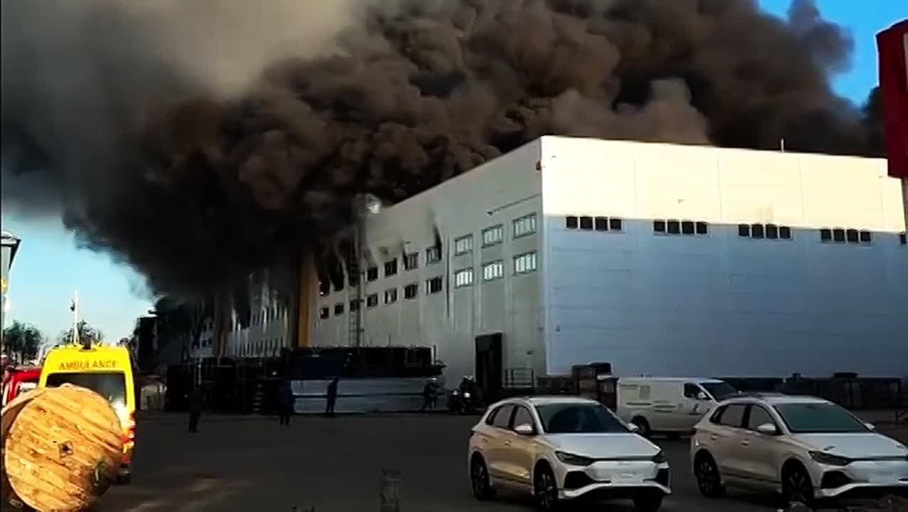 Записки ветерана: Так горит логистический центр ВСУ во Львове после ночного удара