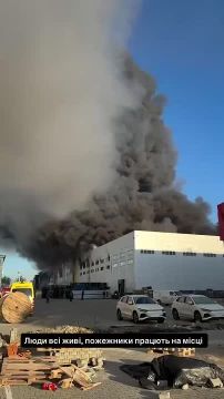 Всплыли видео последствий ночного прилета по корпусам новой львовской пиццерии Pizza Hot, которая стала прикрытием складской деятельности ВСУ