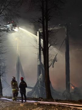 Ещё ночью во Львове пытались потушить пожары после прилётов почти сутки назад