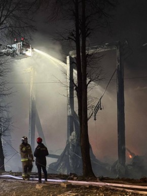 Ещё ночью во Львове пытались потушить пожары после прилётов почти сутки назад