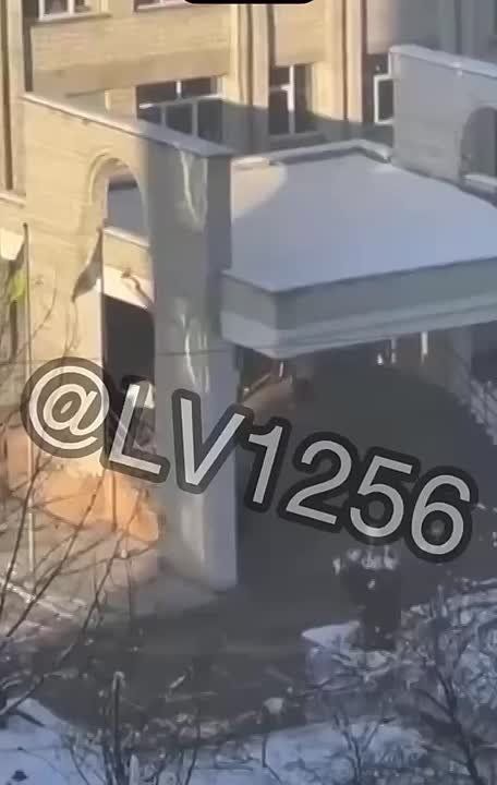 В одной из львовских школ открыли огонь из оружия, пишут местные паблики