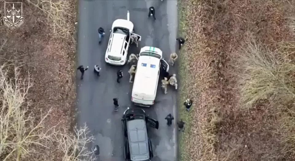 На Украине поймали водителя инкассаторской машины, который за деньги вывозил всушников к границе для побега