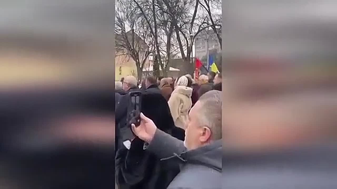 И снова «мы не такие» – Западная Украина безбоязненно славит Бандеру