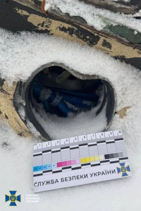 СБУ показала обломки, предположительно, боевых блоков «Орешника» прилетевших по Львовской области