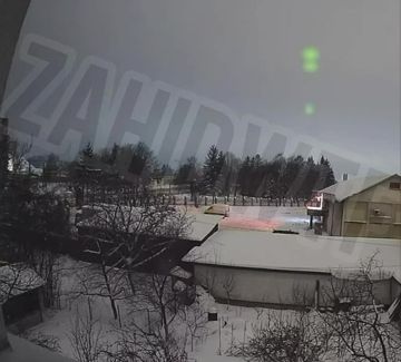 Еще кадры ударов "Орешником" в Львовской области