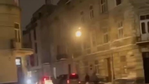 Во Львове ТЦКшник бросил девушку в снег, когда она пыталась отбить своего парня из лап людоловов