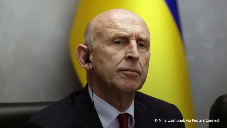 Глава МО Британии Джон Хили заявил, что по пути в Киев застал воздушную тревогу из-за "Орешника":