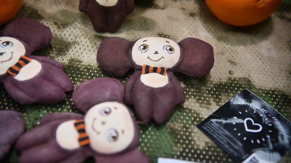 «Открутит хвост вражескому льву»: почему Чебурашка популярен у бойцов СВО