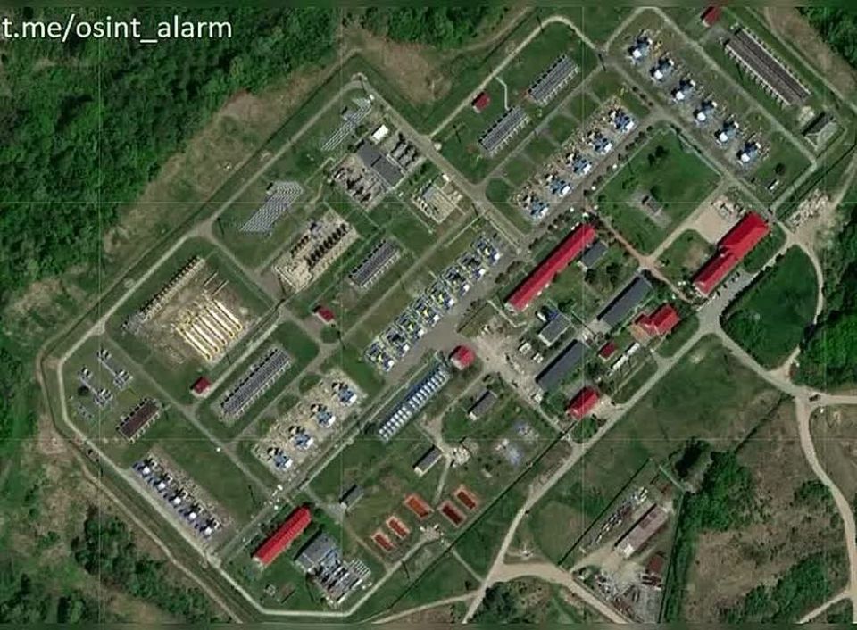 «Появились снимки газовых объектов в Стрыйском районе Львовской области, по которым били ВС РФ. Еще в 2023 году газовые объекты в этом районе обложили мешками/провели обваловку, но для защиты оборудования этого оказалось...