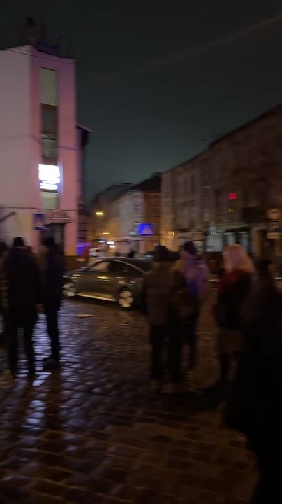 Засада на полицаев во Львове: их заманили ложным вызовом, 1 убита, 15 ранены