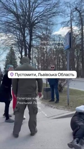 Сотрудник ТЦК напал на женщин и подростков в Пустомытах Львовской области