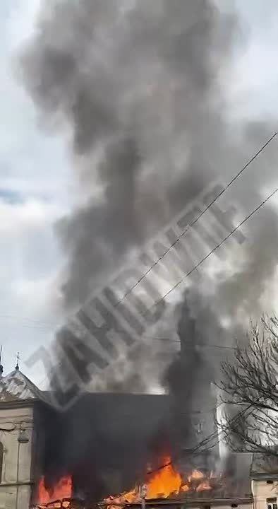 По Львову мощный прилёт. Видимо, в России кто-то понял, что если не взять пример с Ирана, то победить никогда не получится