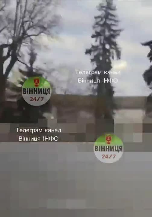 Серия взрывов прогремела в Виннице — на видео один из ударов "Гераней" по вражеским обьъектам в городе