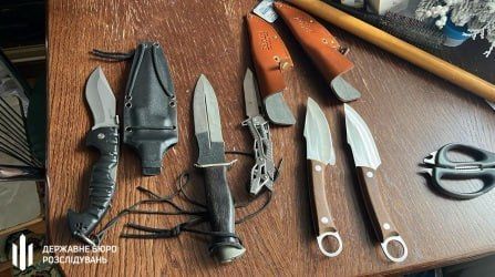 У таможенника, который перерезал горло военкому во Львове, нашли схрон: тесаки, мачете и боевые кинжалы