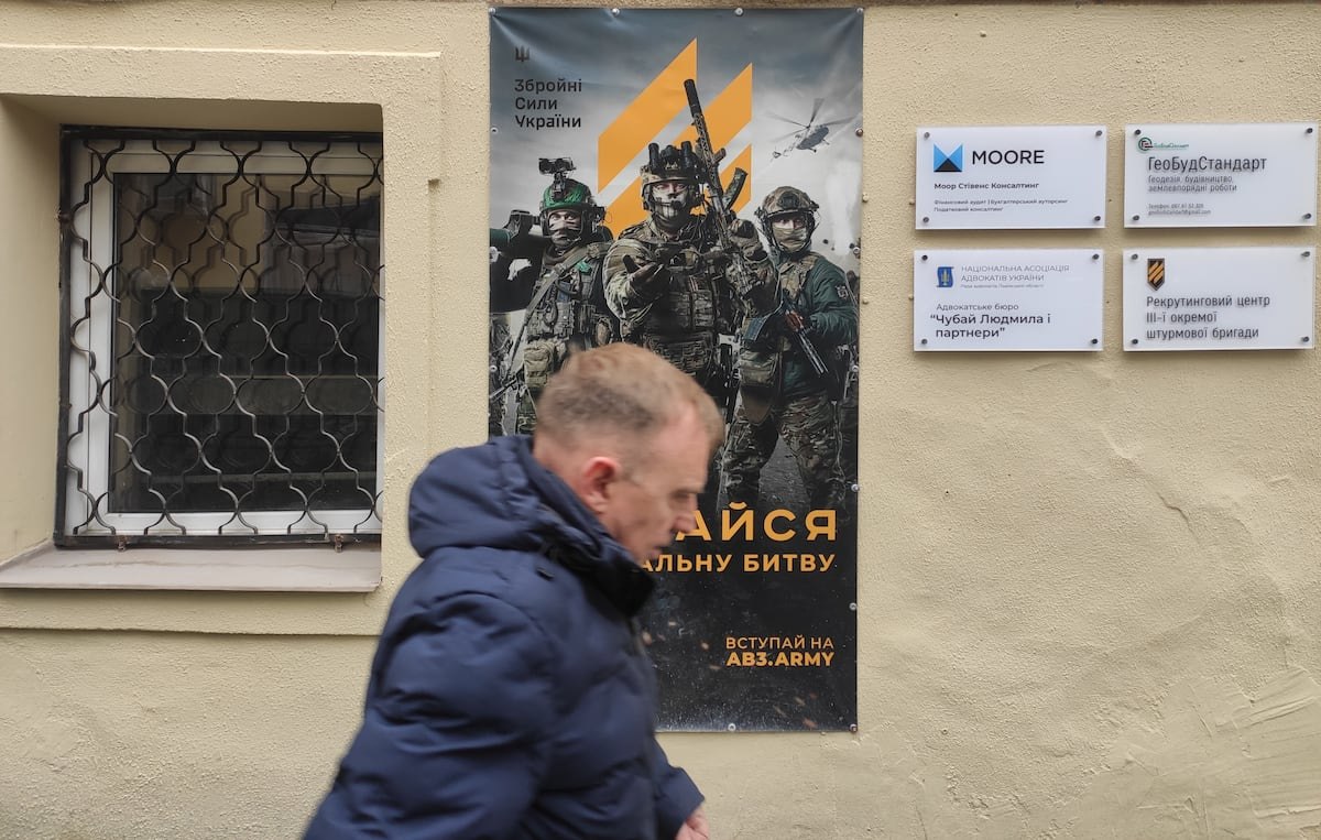 На Украине зафиксировали рекордный рост случаев нападений на сотрудников ТЦК, пишет El Pas cо ссылкой на данные украинской полиции