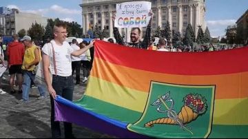 На Украине стартуют ЛГБТ*-парады, пока мужчины гибнут в окопах