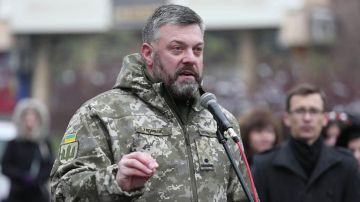 Получил ранение и требует лишать гражданства "ухылянтов". Чем занимается лидер Майдана Олег Тягнибок