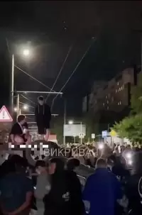 Кадры с авто ТЦК, которое перевернули во время бунта во Львове, появились в сети