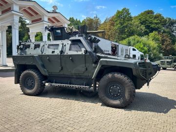 На кадрах - бронеавтомобиль турецкого производства Otokar Cobra II на выставке Центра специальных операций «А» СБУ во Львове, июль 2026 года