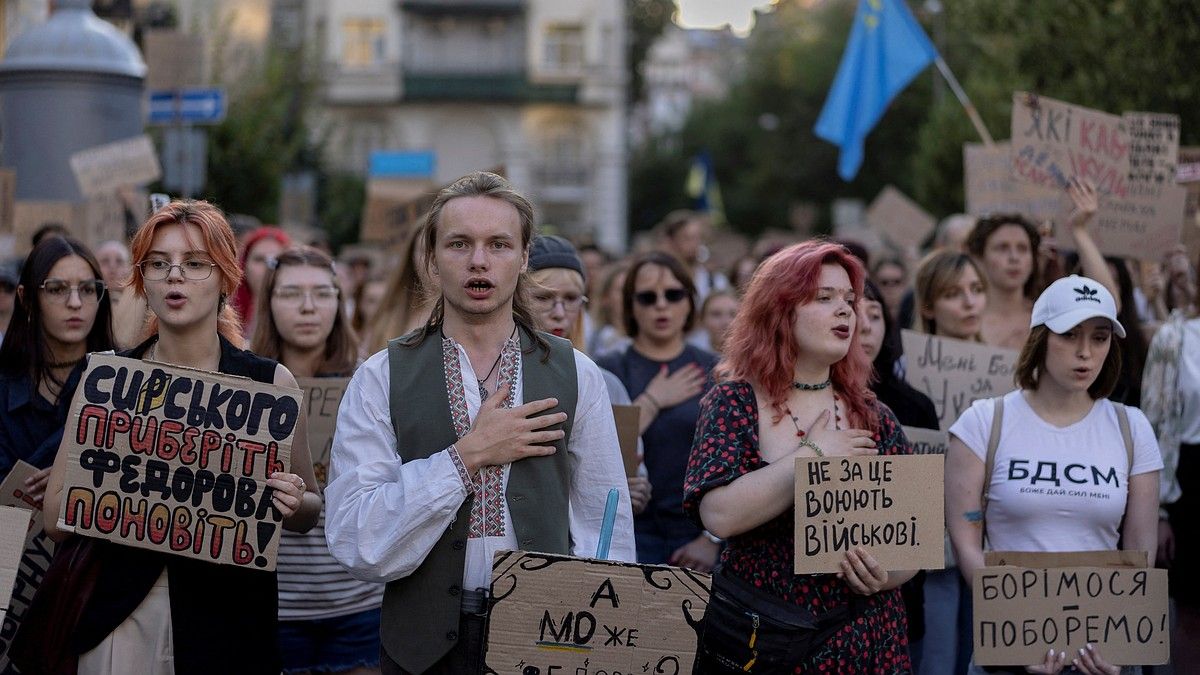 Протесты после отставки Федорова охватили 11 городов Украины