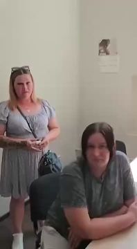 Женщин, которые слушали русскую музыку в Дрогобыче, заставили извиниться