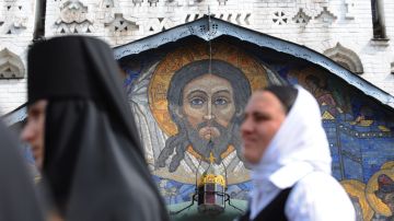 Западная Украина за неделю: крестный ход в Почаевскую лавру и "наезд" на бизнес мэра Львова